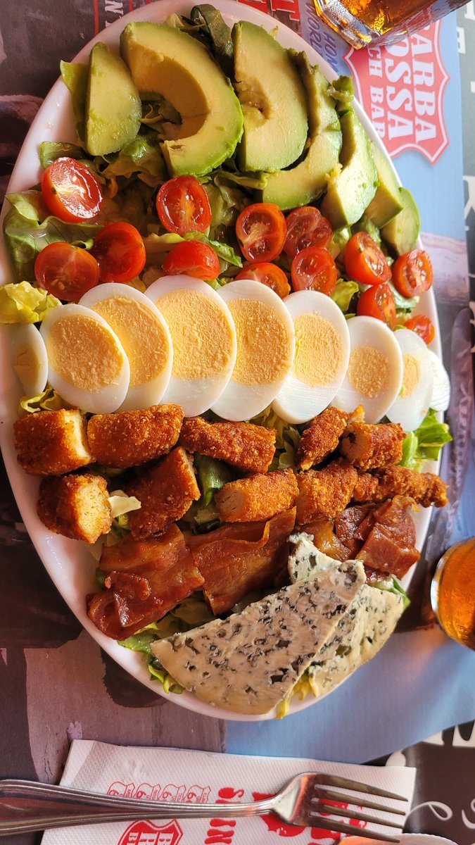 CioLerma's tweet image. Las mejores hamburguesas con la mejor música rock siempre en Barba Rossa Beach Club.
Hoy Cobb Salad