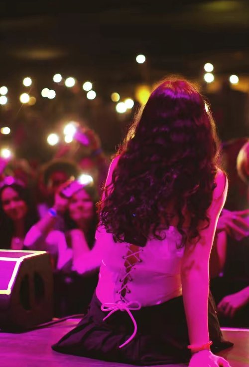 CHERRYDRlVE's tweet image. can u believe i get to see u again in jus 4 days ??? @ellise i can’t wait to hug u this time :’)