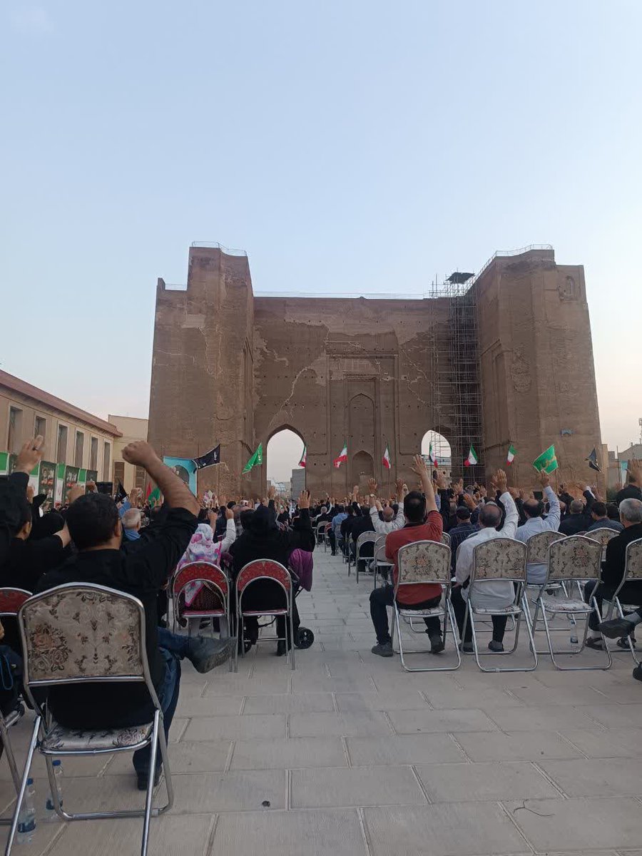 Seddigeh47's tweet image. امروز در سنگفرش مصلّی، همراه با خانواده معظّم شهدا، با نوای « حیدر، حیدر» با شهدای اقتدار بیعت کردیم، به وقتِ مراسم چِهلُّم شهدای عزیز. 😔