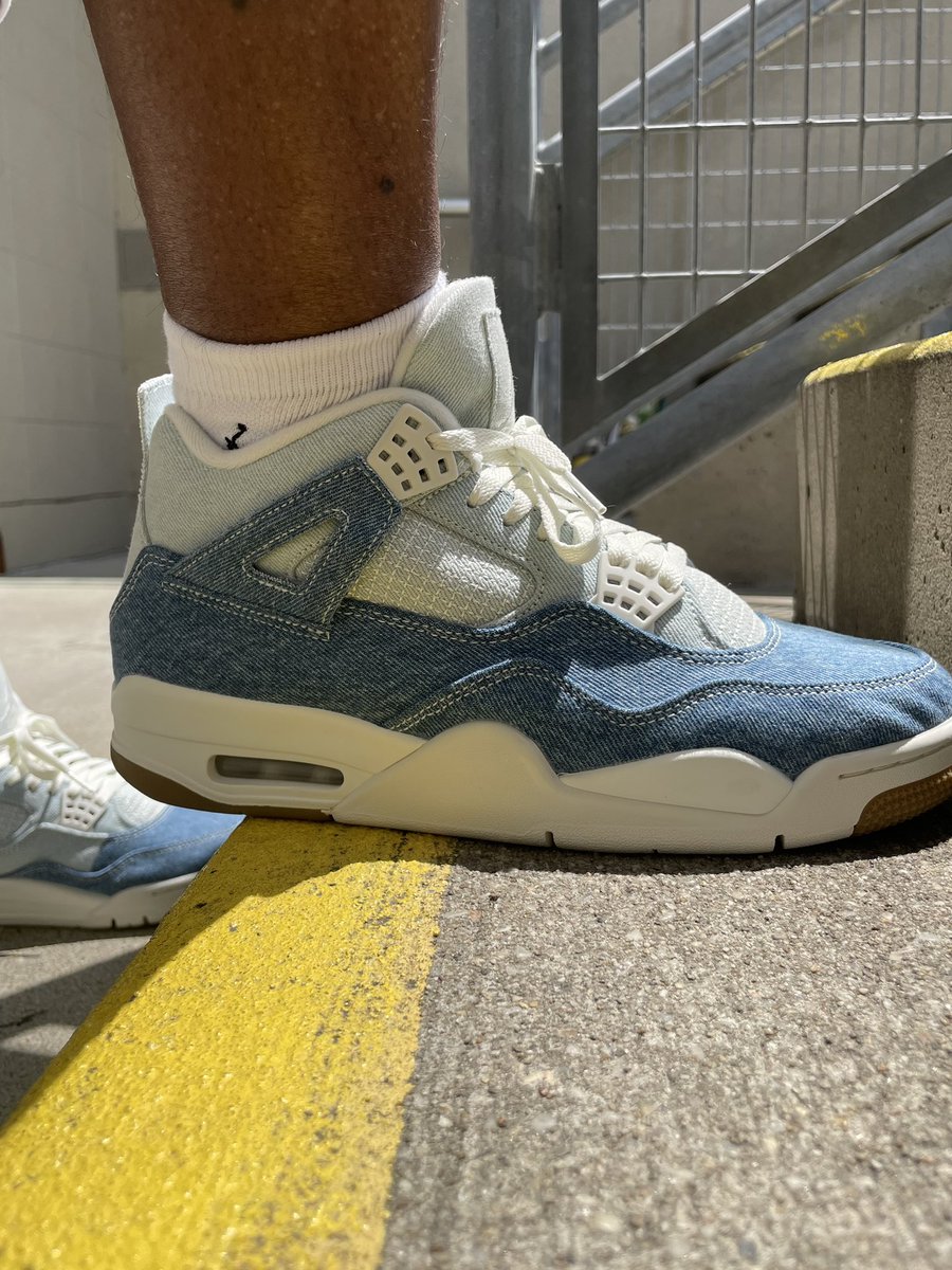 deezle148's tweet image. Just a feel good denim kinda day out here in Cincy. Happy Sunday Twitter family ✌🏾.