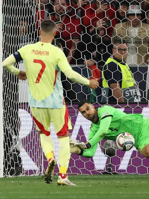 RevenRV's tweet image. Toda España sabía que fallaban menos el entrenador