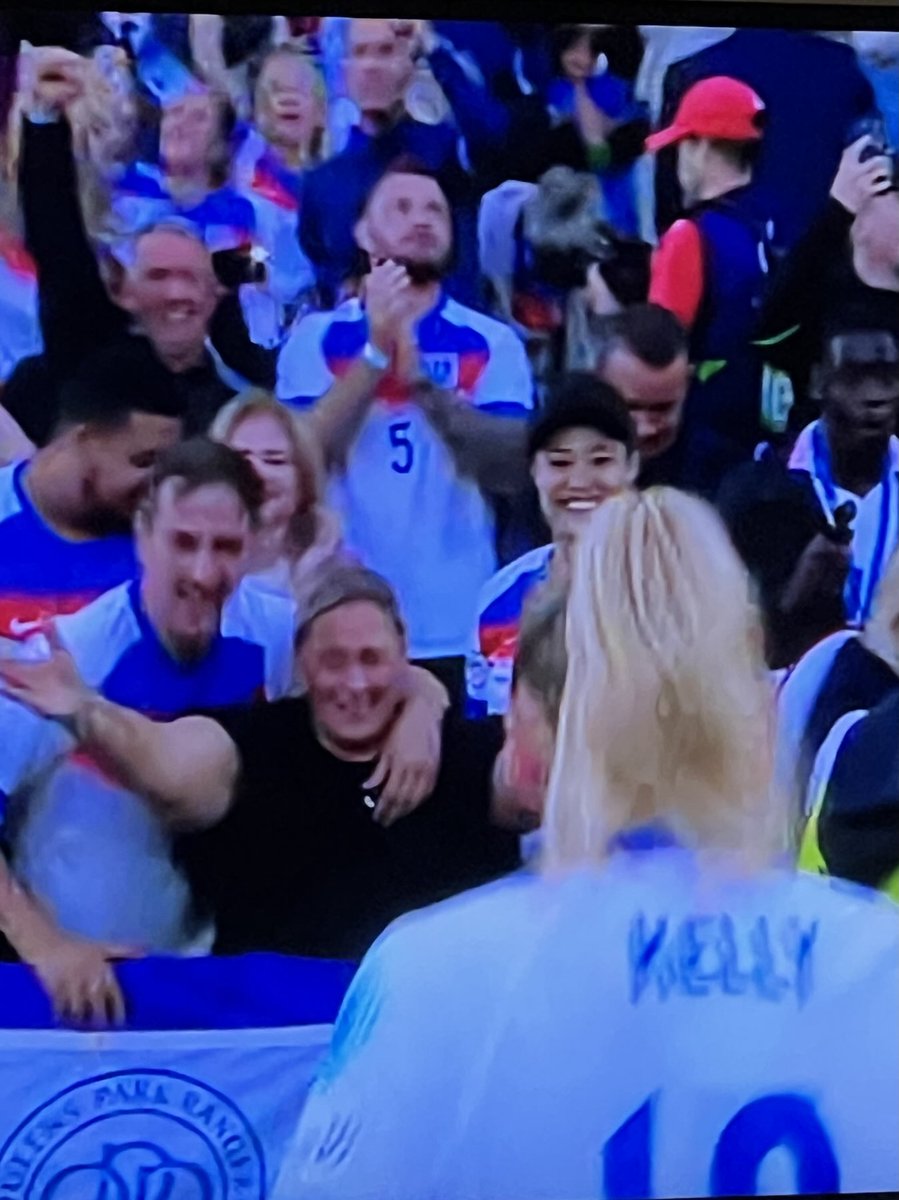 Sweet Caroline xx

#Euro2025 #womensfootball #winners