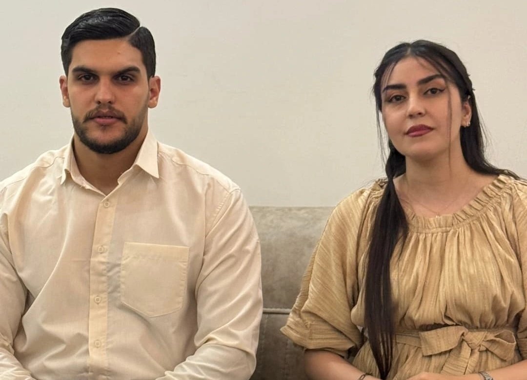 دقایقی پیش #چیاکو_یوسفی_نژاد، دومین فعال محیط‌زیستی سنه/سنندج که در آتش‌سوزی کوه #آبیدر دچار سوختگی شده بود در بیمارستان کوثر جان باخت. چیاکو، قهرمان ایران در رشته‌های مچ‌اندازی و (MMA) و مربی باشگاه دالکورد سنندج بود. تنها سه ماه از نامزدی او و الهام می‌گذشت که شعلەهای بی‌کفایتی