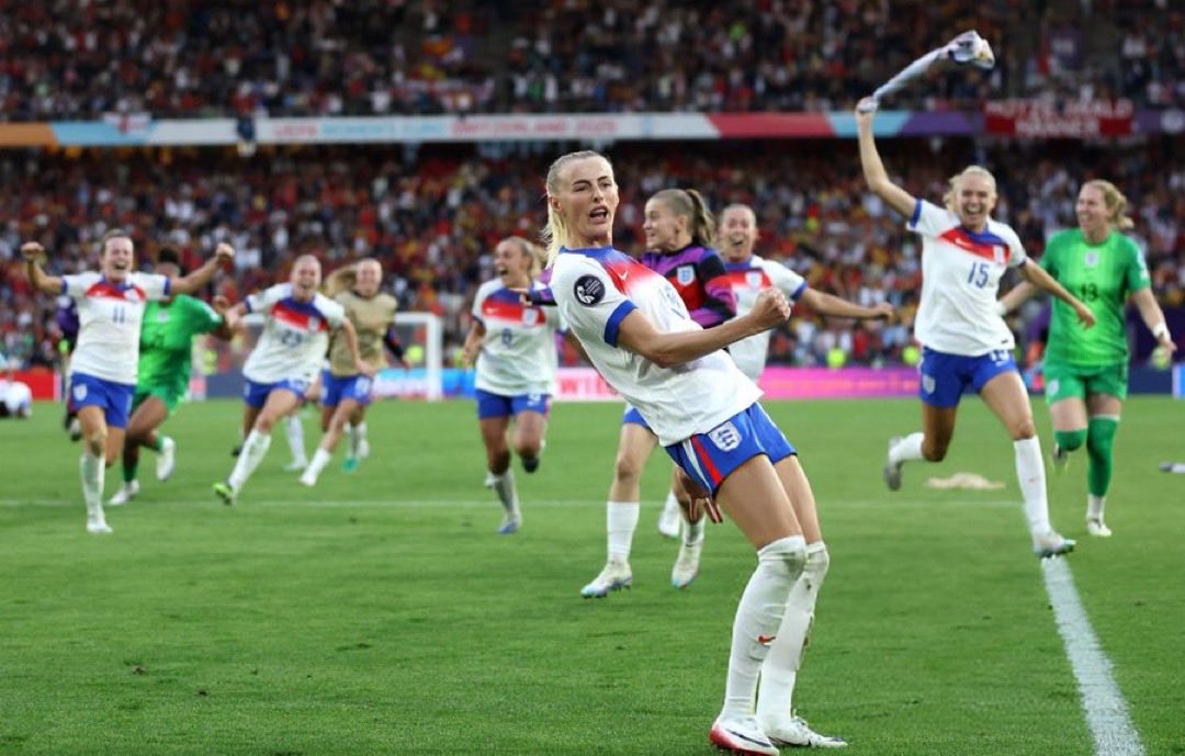 BOOOM! Well done <a href="/Lionesses/">Lionesses</a> - and great to see an Arsenal star score the winning penalty. Congrats <a href="/chloekelly/">Chloe</a> 👏