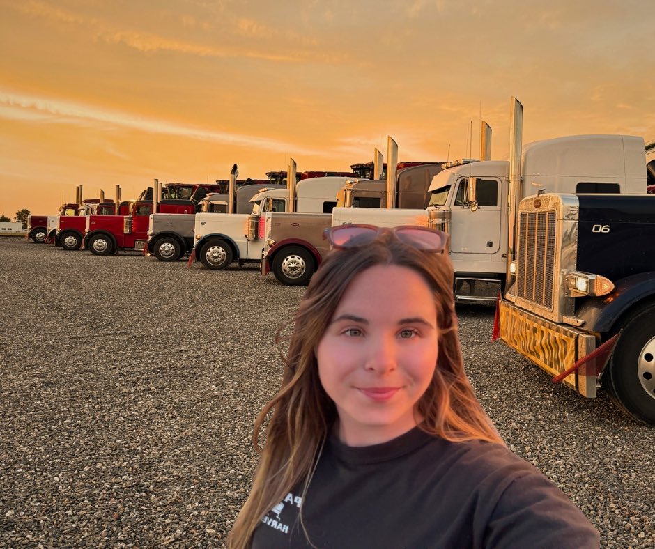 LittleBigFarm's tweet image. Custom harvest crews are constantly on the move, next stop is Montana 🗻
1,200 mile jouney, hauling combines, carts,l, camper trucks with 23 of us in convoy. 
Night 1 we experienced dry camping (no water), all adding to the experience of life on the road.