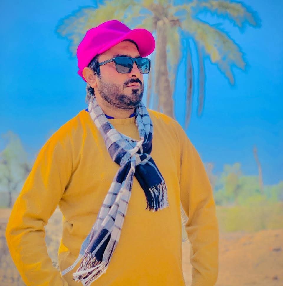 جو انسان آپ کو تب قبول کرے جب آپ بجھ رہے ہوں،
پھر  وہ تمام تر محبتوں کا مستحق  ہوتا ہے___💝
#سائیں