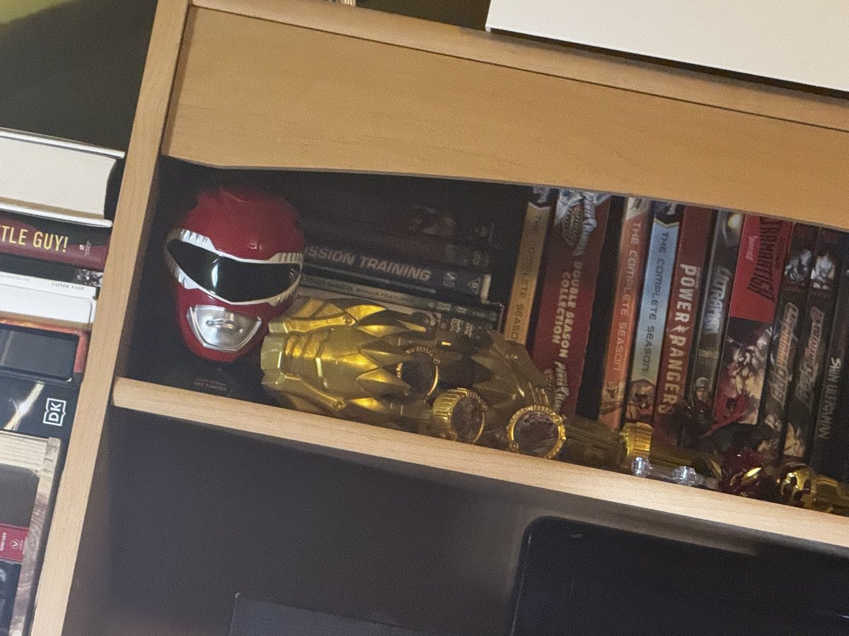 LivingRangerKey's tweet image. Going live at 4pm ET-5pm ET to talk latest #KamenRiderZeztz and #Gozyuger news!