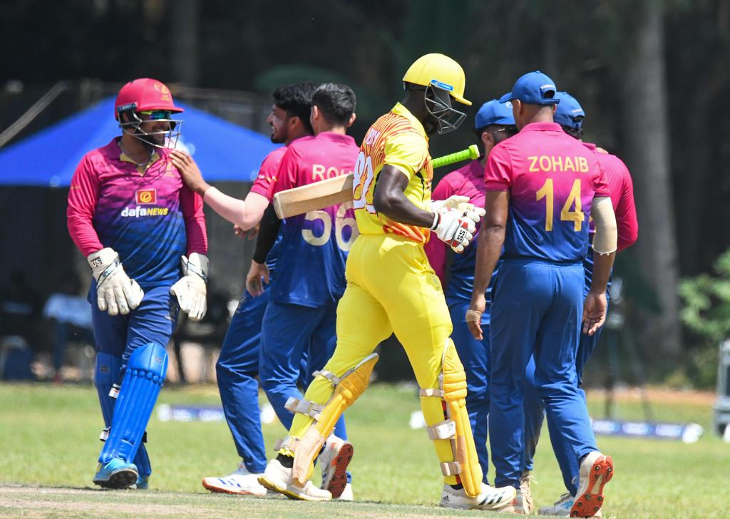 Cricket: Uganda defeated UAE by 8 runs to win the second edition of the Pearl Of Africa T20 Series at the lake side Oval, Entebbe.

Uganda 170/7 in 20 overs

UAE 162/9 in 20 overs 

#SportsBlaze