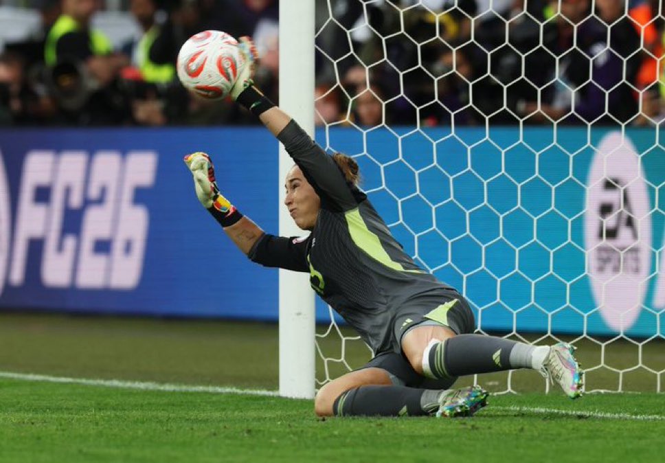 honor siempre a esta persona que nos ha hecho creer, aún haciendo una tanda de penaltis horrible