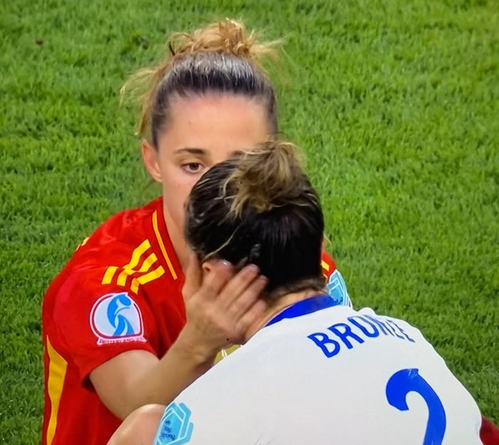 liv ౨ৎ tweet media