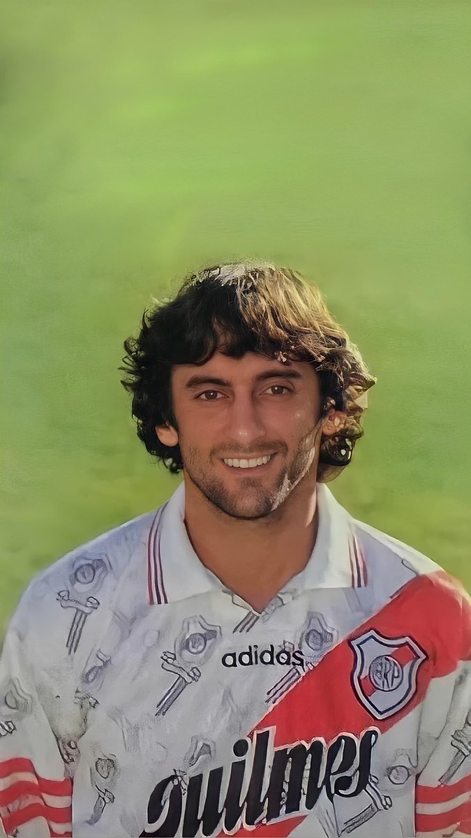 futnostalgico's tweet photo. Enzo Francescoli no River Plate 😍 https://t.co/mSIreIhLgq
