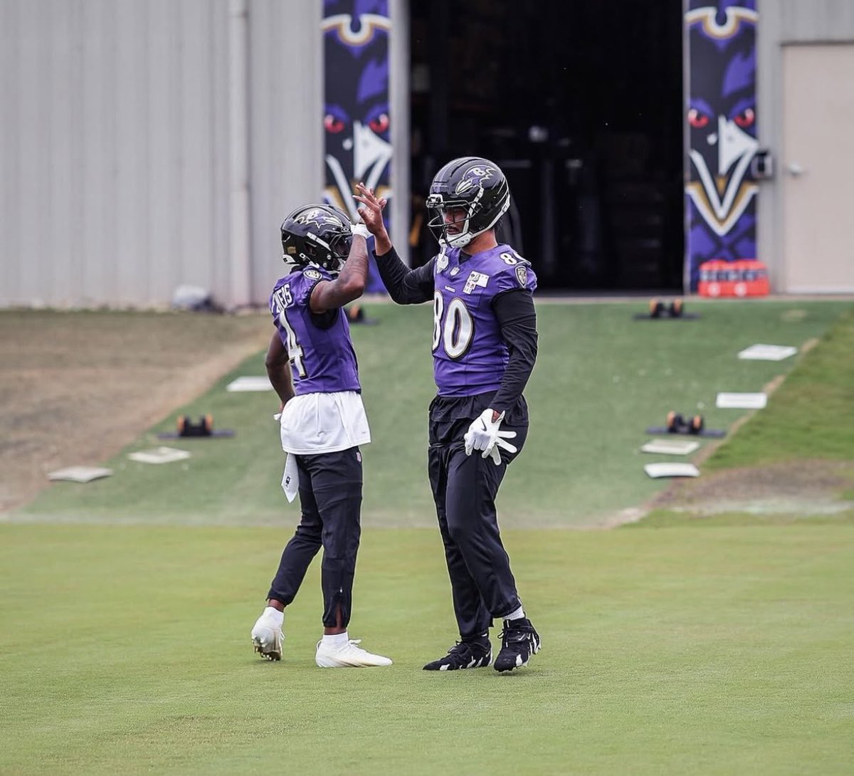 Likely’s value isn’t just in stats.

▪️ Durable
▪️ Marketable
▪️ Culture fit
▪️ Scheme-flex
▪️ Never complains
▪️ Still ascending

Locking him up now secures a rare TE talent before his market explodes.