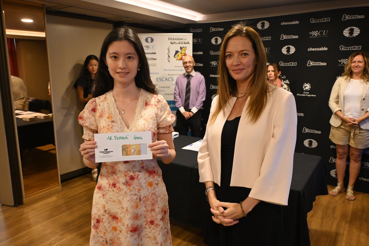 El GM Aryan Tari 🇳🇴 campió del 41è Open d'Andorra amb 7 punts. 15 jugadors empaten en el segon lloc amb 6½. La WGM Yan Lao 🏴󠁧󠁢󠁥󠁮󠁧󠁿guanyadora del premi femení.
Crònica final ➡️open.escacsandorra.com/2025/07/27/and… #andorrachessopen