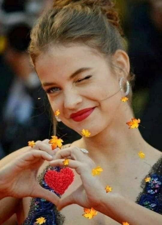 Flora_Lauraa's tweet image. كل الأماكن دونك خالية ،
وكل الحضور دونك غياب
أنت الأماكن كلها وان خلت ،
وانت الحضور والجميع غياب 🌹