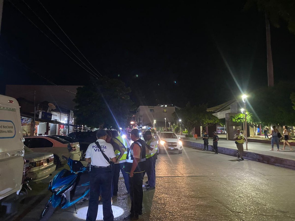 enfoqueinforma's tweet image. #Guerrero 📌 Ayuntamiento de Tecpan ponen en marcha operativo "Usa tu Casco, Salva tu Vida", con el propósito de disminuir los accidentes de motocicletas.
Aplican infracciones a 33 choferes y retienen 28 motocicletas.