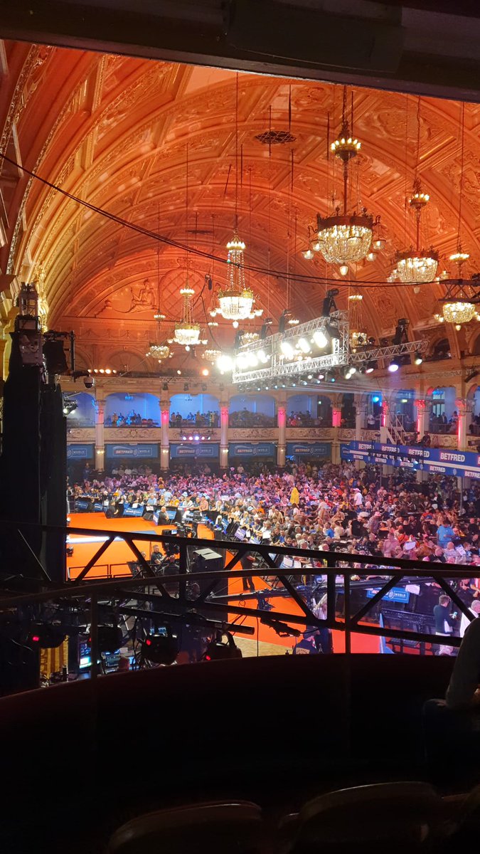 UnicornDarts's tweet image. A packed house to witness a special night in the PDC Calendar.
Check ignition, and may God's love be with you, @JamesWade180.
#TheMachine #ForEveryPlayer