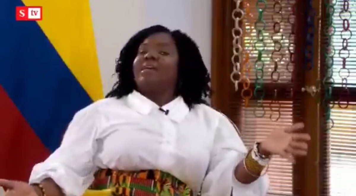 sociphono's tweet image. Las “luchas” por los “territorios” y la “Colombia profunda” de @FranciaMarquezM no fueron más que discurso, paja e instrumentalización de la gente pobre para ganar votos.

Le dieron un ministerio inútil, el más caro de todos con siete viceministerios, con el fin de crear más…