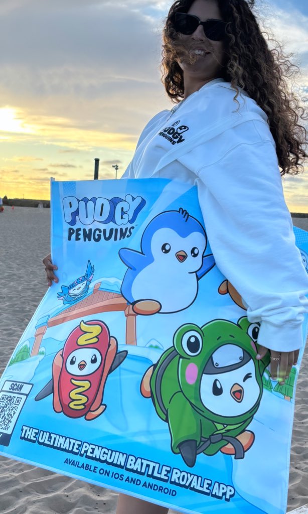 theweb3attorney's tweet image. Bag secured 🐧✨
Wild to see these everywhere at SDCC. No matter where you walked, someone was rocking one. Cutest and coolest bags in the whole @Comic_Con, no doubt.