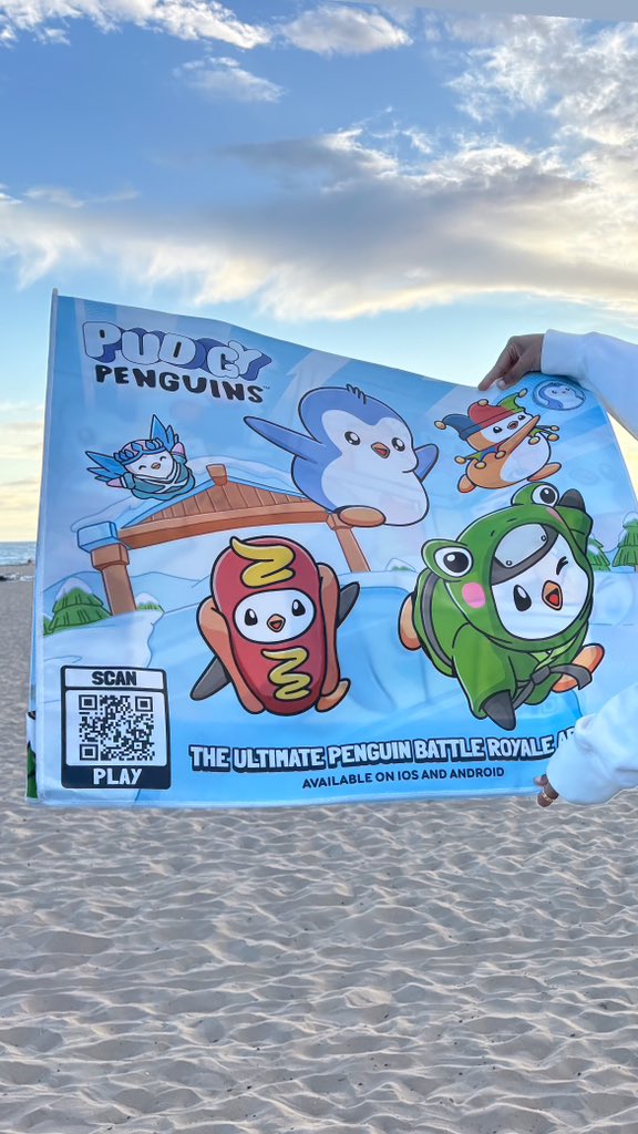 theweb3attorney's tweet image. Bag secured 🐧✨
Wild to see these everywhere at SDCC. No matter where you walked, someone was rocking one. Cutest and coolest bags in the whole @Comic_Con, no doubt.