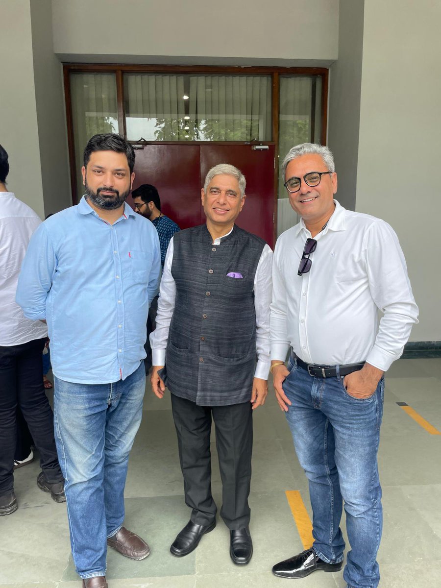 AnkitGuptaBJYM's tweet image. Had the opportunity to meet Mr. Vikas Swarup, former Indian High Commissioner to Canada and MEA Spokesperson over lunch at IIC. Spoke about the Khalistani network in Canada and the previous government's appeasement stance. Grateful to my BJP overseas friend Siddharth for making…