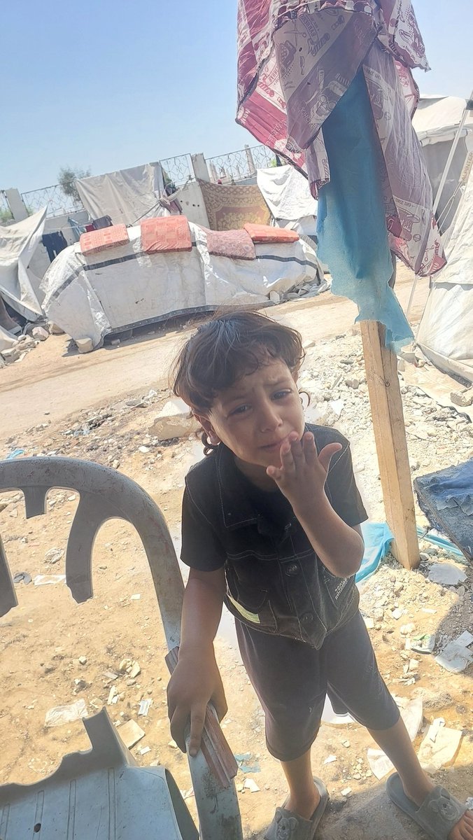 AhmedAlQas19232's tweet image. Does drinking salt water protect the stomach from rotting due to hunger? If you are scrolling, please leave a dot. It's just a dot. Please help. My children are dying of hunger. chuffed.org/project/138359…
