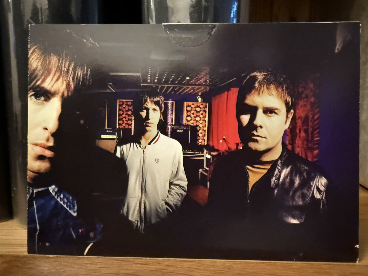 BritsPieces's tweet image. Oasis poster delivered to members of the fan club. Mint condition. I never opened it at the time.

They sent me this, but did they send me an invite for priority tickets - no! 😂