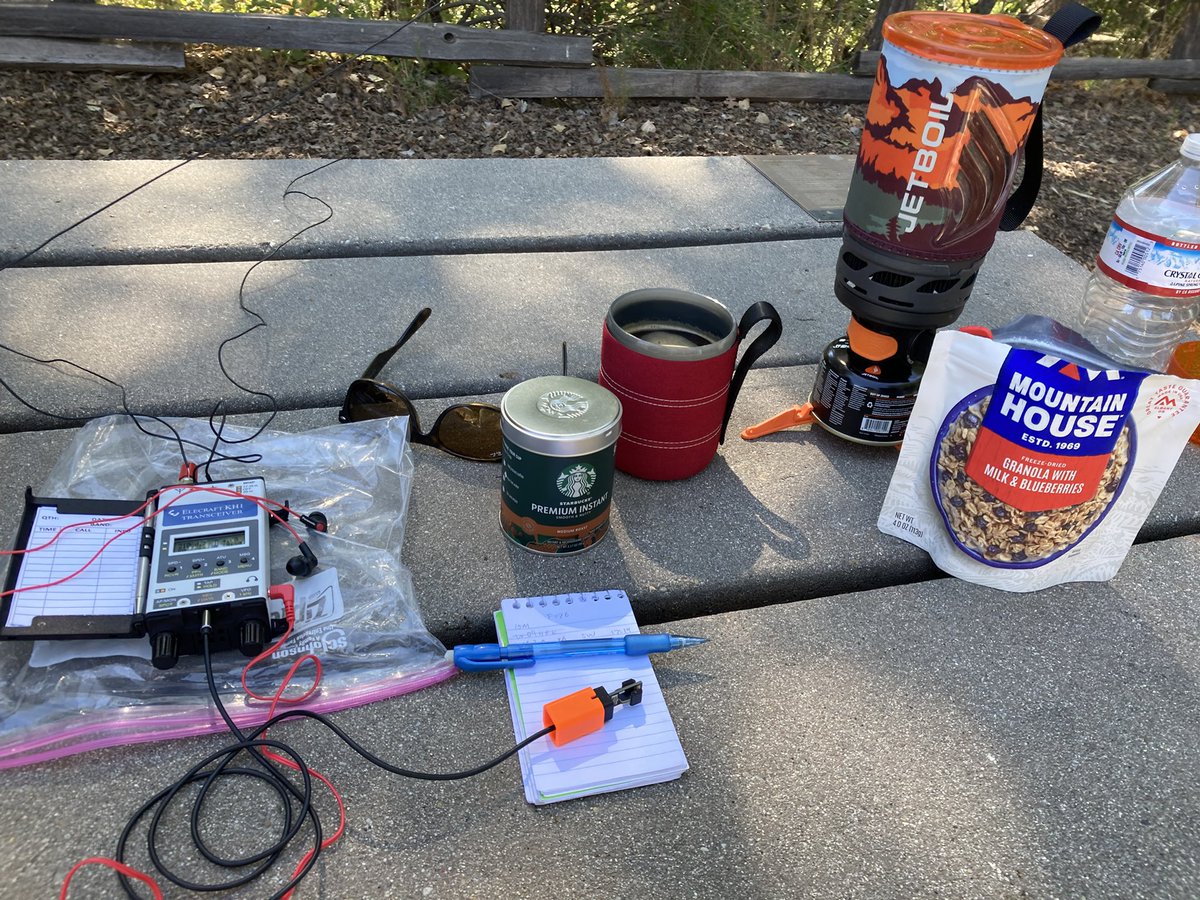N9Ohw's tweet image. Flight of the Bumblebees #FOBB #QRP contest at Pinnacles National Park at breakfast after camping. Elecraft KH1 at 5W to a 29’ end fed and @N6ARAElectronic TinyPaddle.