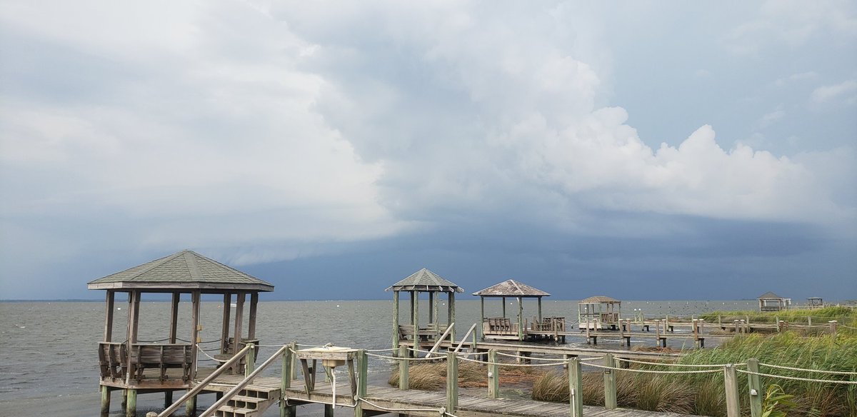 VORTEXJeff's tweet image. Shelf cloud over Currituck Sound
