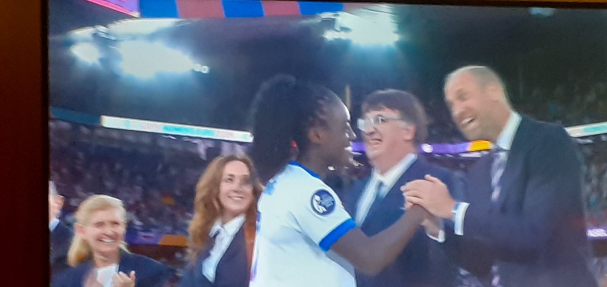 Don't kiss the captain. Don't kiss the captain...