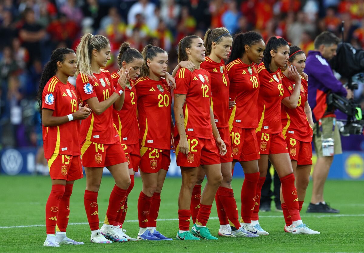 SnapMediaLive's tweet image. ⚽ England Retain Euro Title After Dramatic Shootout Win Over Spain
📍St. Jakob-Park, Basel, Switzerland – July 27, 2025
⸻
🏆 Historic Moment: Lionesses Repeat as European Champions
• England and Spain ended 1–1 after extra time in a gripping UEFA Women’s EURO 2025 final.…