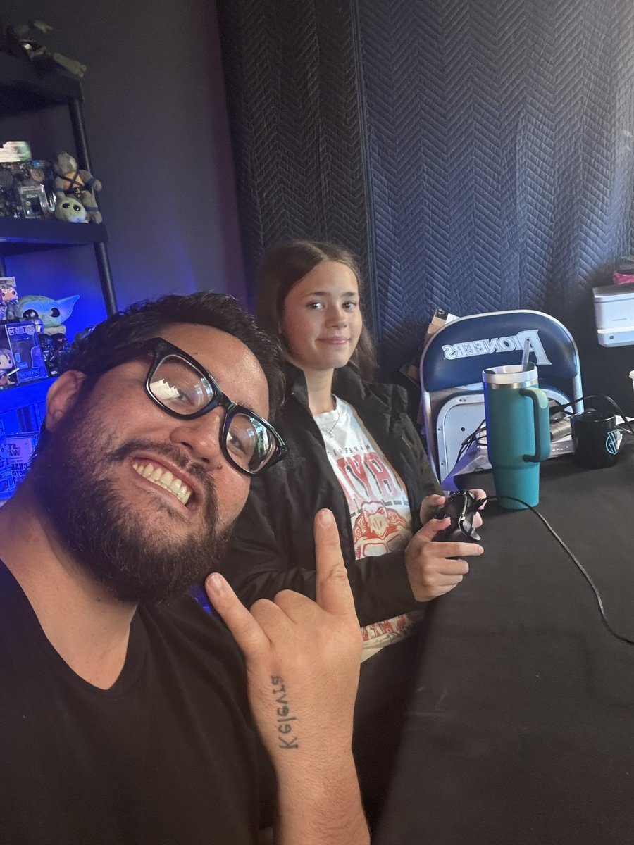 Join us for the last of us stream right now on YouTube!

youtube.com/live/F-b8yekK6…