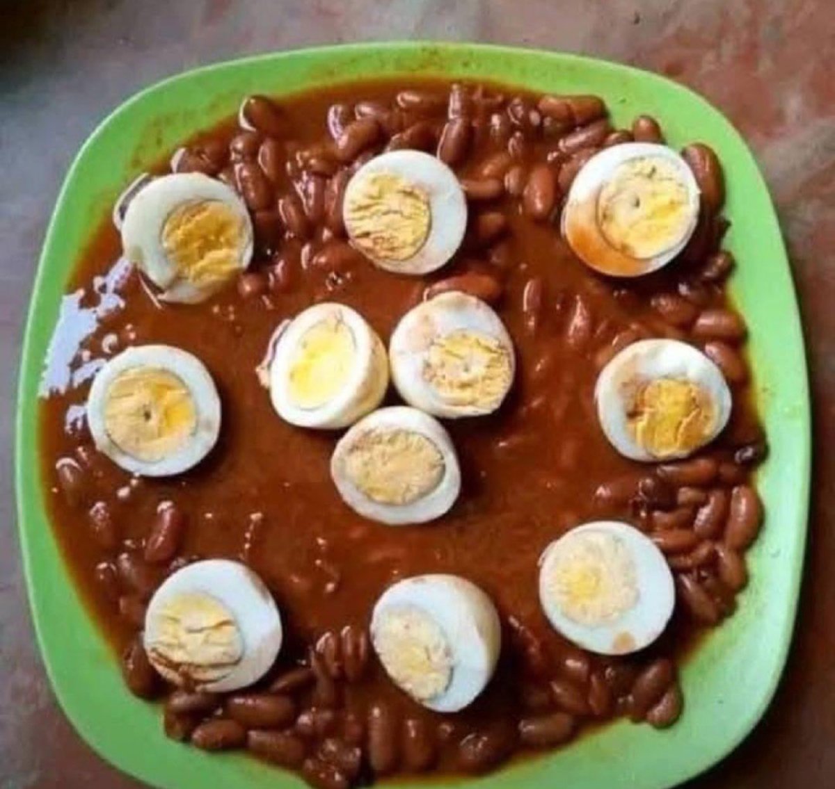 chards_effi's tweet image. Imagine having such a meal
Nutritionists tell us!!
Is this due to poverty or something else!!
I find it hurting watching fellow Ugandan feed on this as a meal!
