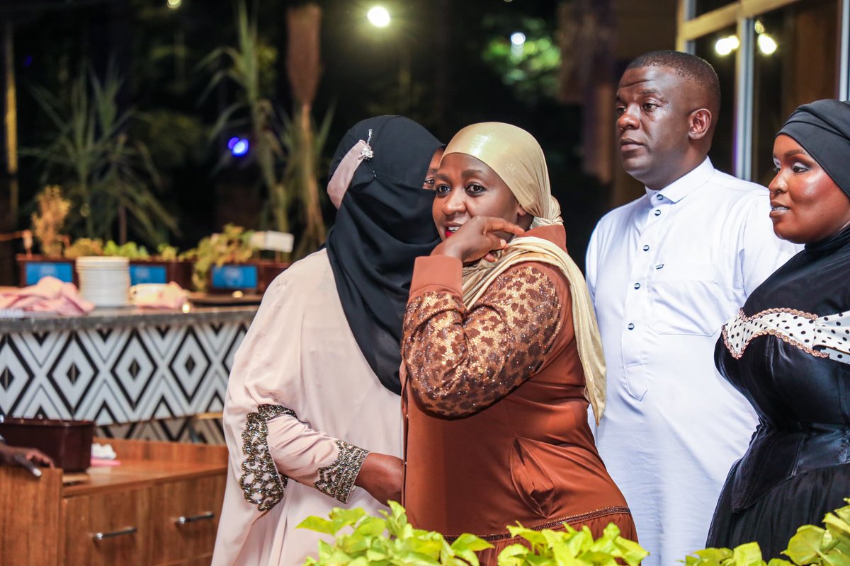 SettleForTheBes's tweet image. 🚨Today; SPA/PA @ChiefMuzzukulu attended the Halal Brunch at Four Points by Sheraton.
The event recognized distinguished Muslim individuals for their contributions to the Islamic faith.
Hajjat Hadijah Namyalo was honored for her leadership and commitment to the Muslim community.