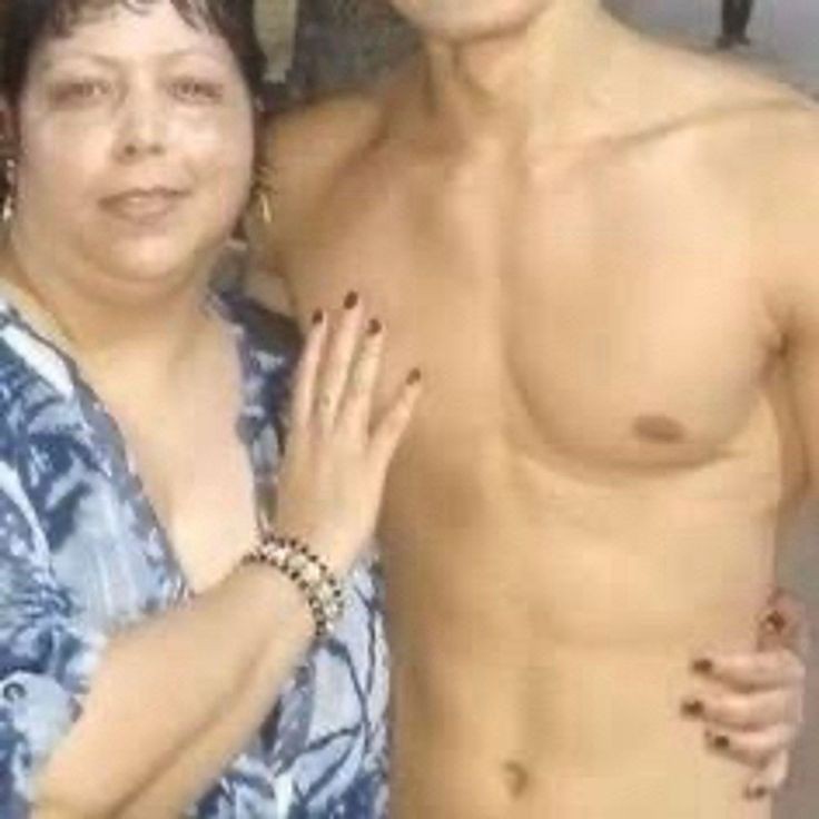 reputom's tweet image. cada foto q sai o shorts do joe ta mais curto daqui a pouco ele vai treinar só de cueca msm