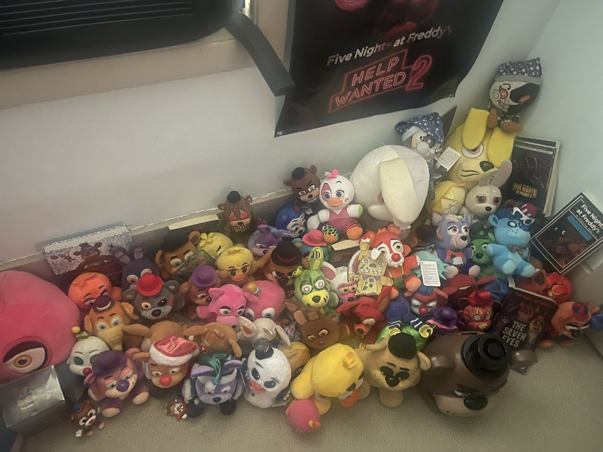 DailyFNaFCollec's tweet image. Welcome to daily FNaF merchandise! You may suggest merchandise you want to see by DMing me! I will post all suggestions! You may also DM me your collection and i will post about it!!!