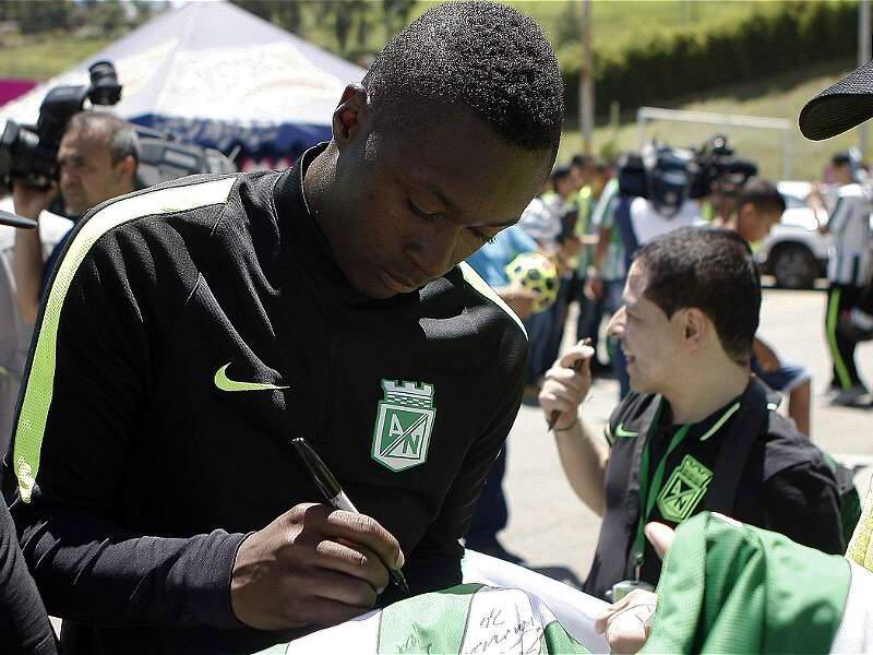 ContentJuan's tweet image. ✒️Marlos Moreno firmado.

✅️Marlos es nuevo jugador de Atlético Nacional.

[@pilarvelasquezv]
