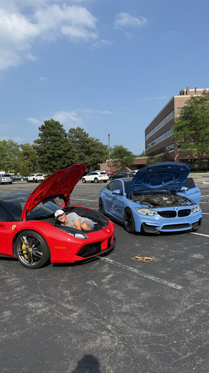 notcamcasey's tweet image. $50,000 BMW M4 vs $250,000 Ferrari
HEAD TO HEAD
video live now!