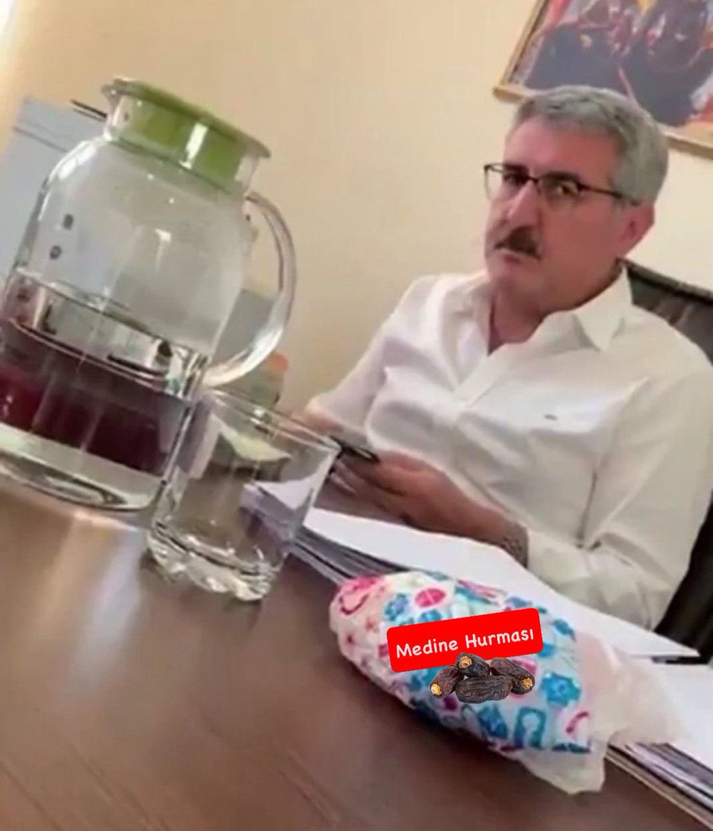 Elleriyle koymuş gibi buldukları baklava kutusundan 110 bin euro çıktı diye yeri göğü inleten ahlâk abideleri, hurma kutusundan çıkan 270 bin dolara sus pus :)