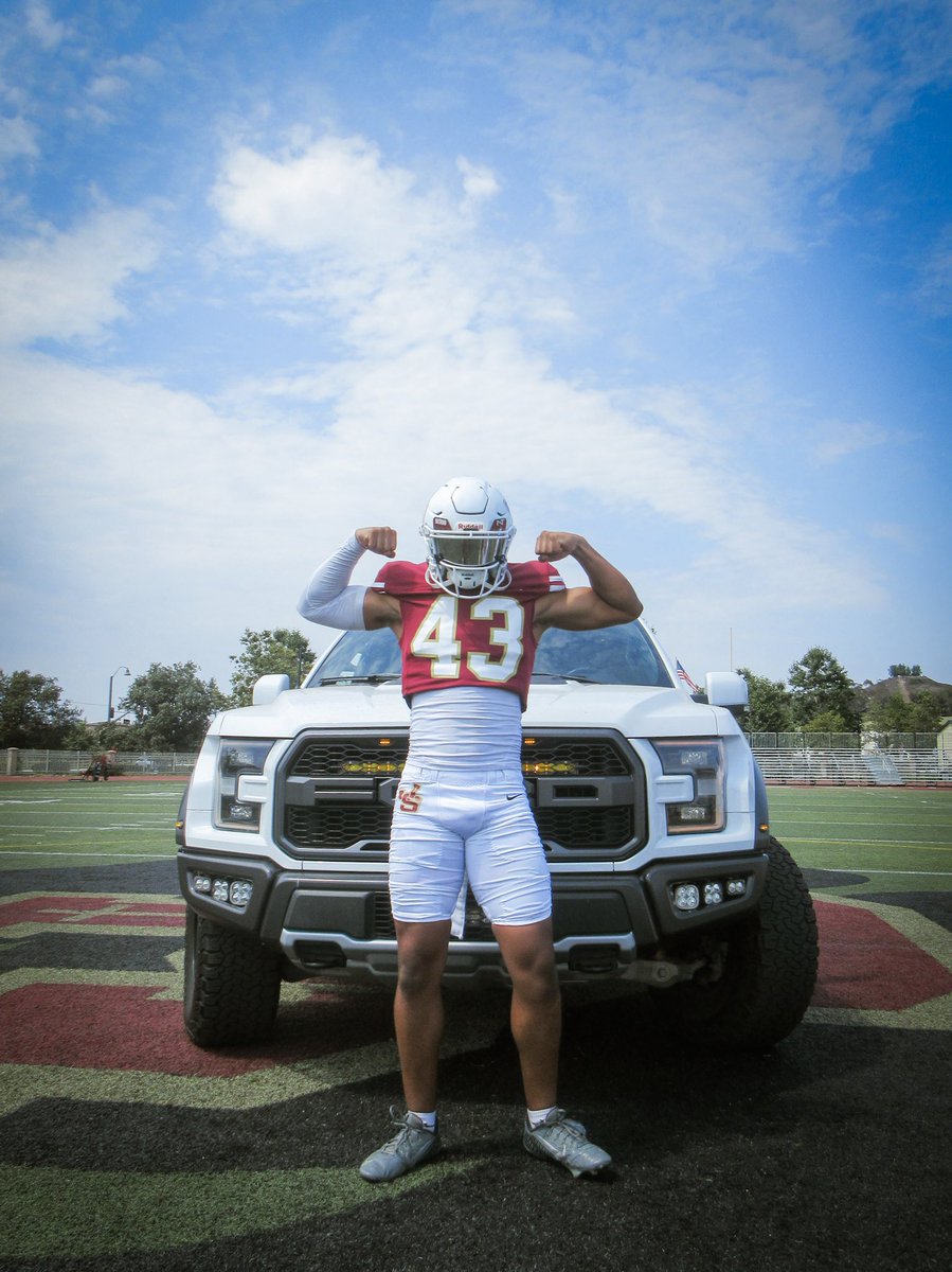 Less than 30 days till kickoff! Fired up for my senior season, college coaches be on the lookout 👀👀!!
#uncommited #seniorseason #BeALion