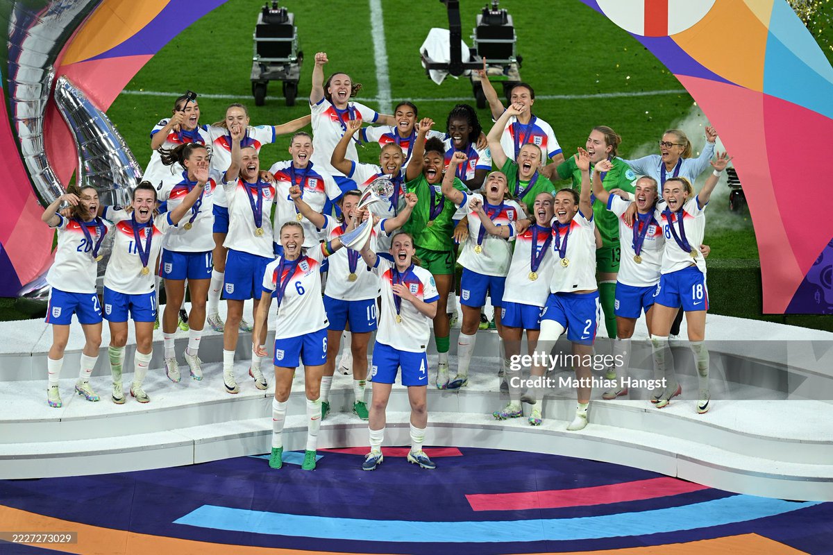 Leah Williamson of England lifts the UEFA Women's EURO trophy after her team's victory in during the UEFA Women's EURO 2025 Final match between England and Spain at St. Jakob-Park (2025)