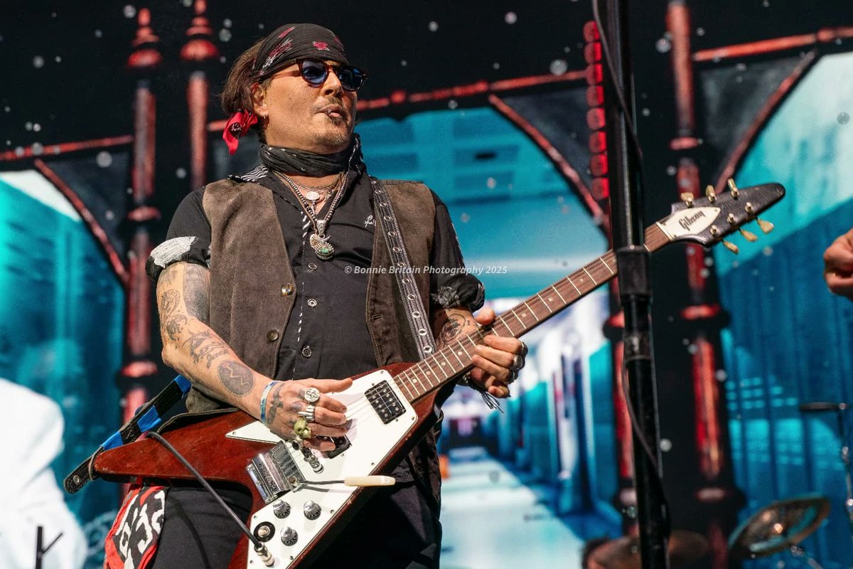 iSara2023's tweet image. More JD content 😍♥️🎸
📷 Credit on the pics
#JohnnyDepp
#JohnnyDeppIsALegend
#JohnnyDeppIsLoved
#JohnnyDeppIsARockStar