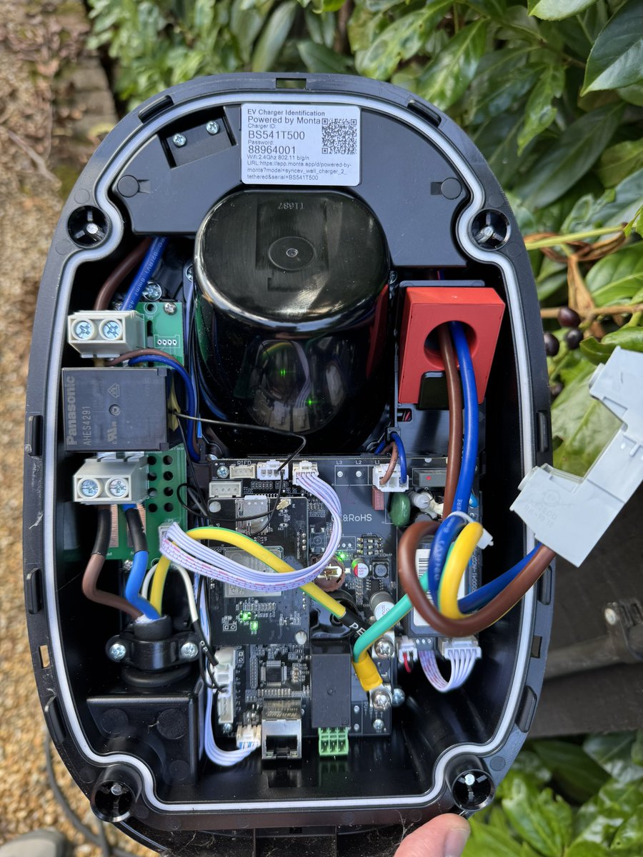 FutureGhost_Boo's tweet image. Helping a friend with a faulty charger for his hybrid BMW, terns out just needed turning off and on again, I’m here for tech support.
