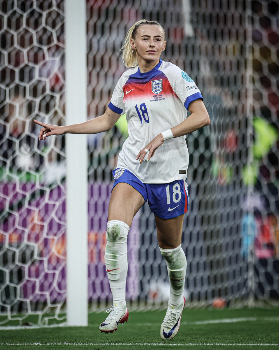 joe_binzuwah's tweet image. Chloe Kelly is the more capable player when it comes to on-field performance. In contrast, Lauren James seems to receive more attention due to her brother’s profile at Chelsea. Nothing exceptional about her game—she plays at a level similar to someone like Doris Boaduwaa.