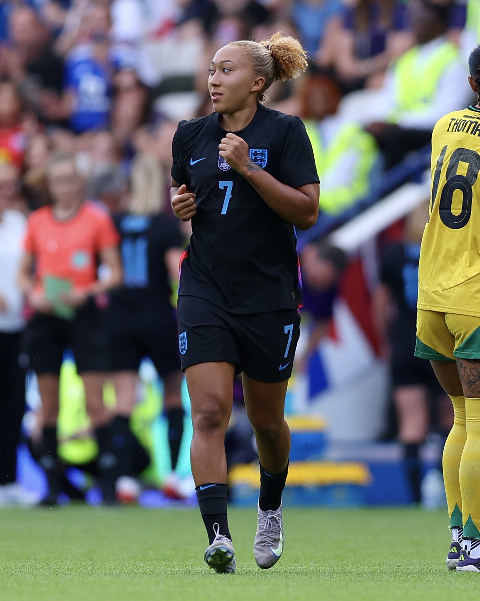 joe_binzuwah's tweet image. Chloe Kelly is the more capable player when it comes to on-field performance. In contrast, Lauren James seems to receive more attention due to her brother’s profile at Chelsea. Nothing exceptional about her game—she plays at a level similar to someone like Doris Boaduwaa.