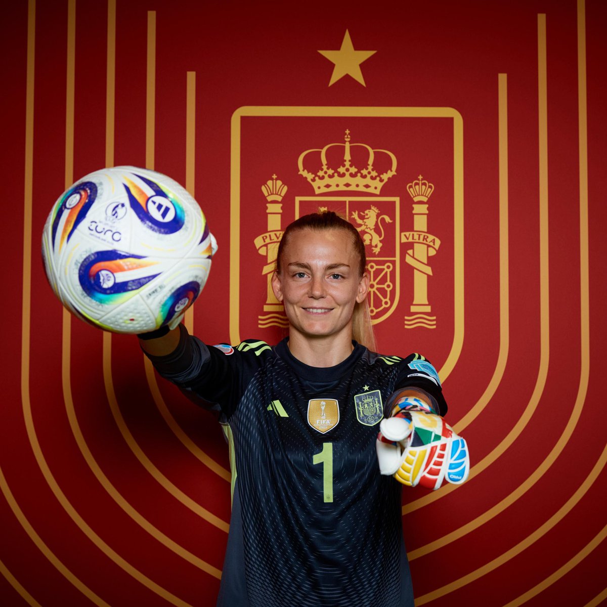SevillaFC_Fem's tweet image. Tu temporada se alargó para que disfrutaras de un merecido premio merced al gran trabajo realizado y este agridulce final se valorará mucho más con el paso del tiempo.
¡Estamos muy orgullosos de ti, capitana! Tu familia te espera pronto por casa, @eSullastres. 💪🏻🤍❤️…