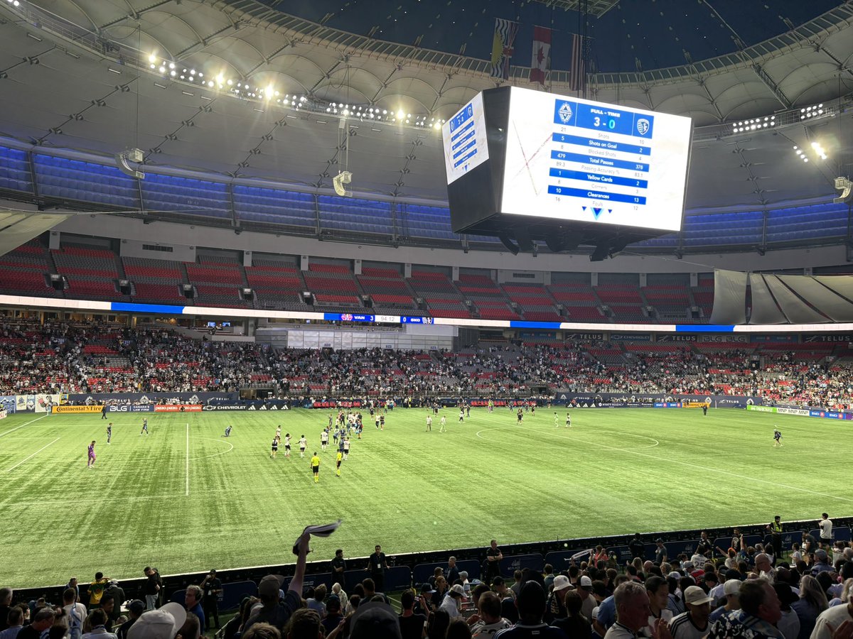 友達がwhitecaps 観戦を誘ってくれて初めてプロの観戦しに行ったんだけど、めっちゃハマってしまった。Vancouver FC とか全然ファンじゃなかったのにゴール決めた時は思わず叫んだ！また行きたい😊