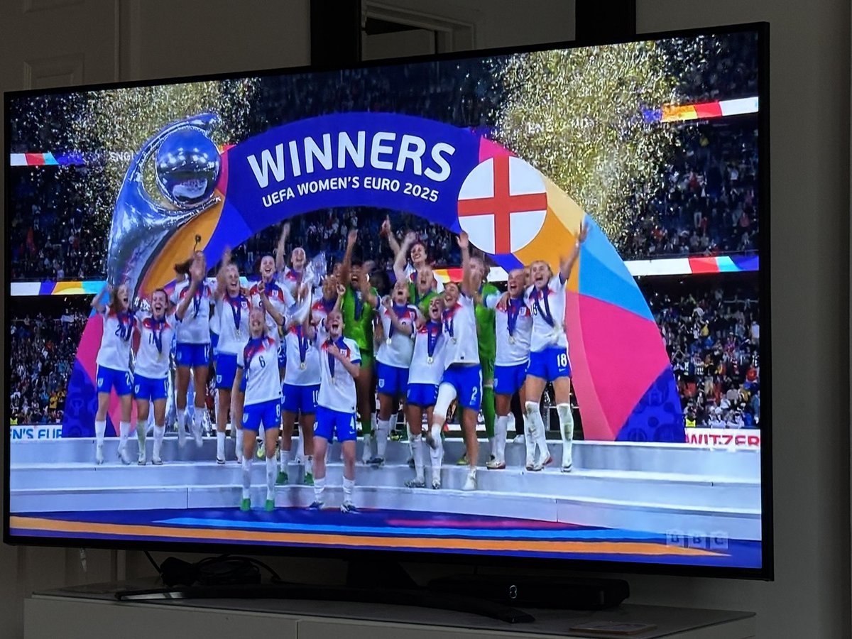 AS_FootyReview's tweet image. Making our country proud… 🏴󠁧󠁢󠁥󠁮󠁧󠁿 take note gents, the ladies are showing you how it’s done…. Back to back…. 🙌🏼⚽️ @Lionesses #ChampionsAGAIN 🏆