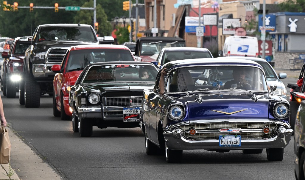 TimesCall's tweet image. Car fans enjoy assortment of vehicles at Longmont’s unofficial cruise night trib.al/1p2eZfa
