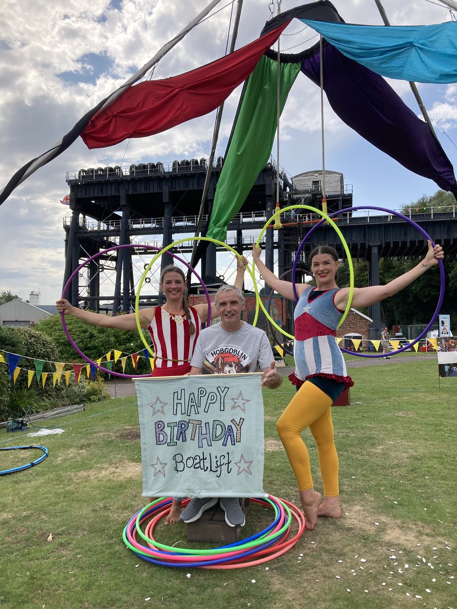 AndertonLift's tweet image. Huge thanks to @CraigHughes123 and Mrs H for getting stuck in to all the 150th anniversary Victorian Fair shenanigans today! Always a treat to have them at our events bringing good vibes every time 💙#Anderton150 @CanalRiverTrust #Northwich #BirthdayBash