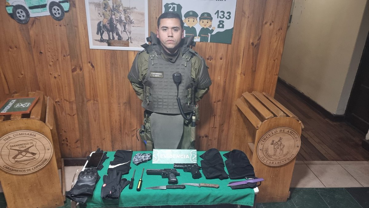Carabineros de la 2° Comisaría #Cartagena logró la detención de cuatro individuos, los cuales fueron sorprendidos portando diversas especies e implementos para la comisión de ilícitos.
#OrdenyPatria
